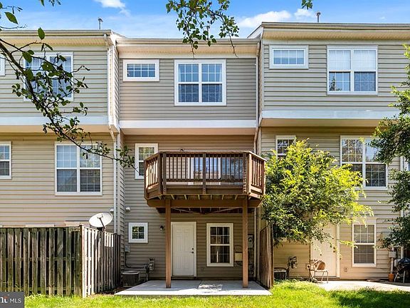 2nd image of 22956 Fontwell Sq