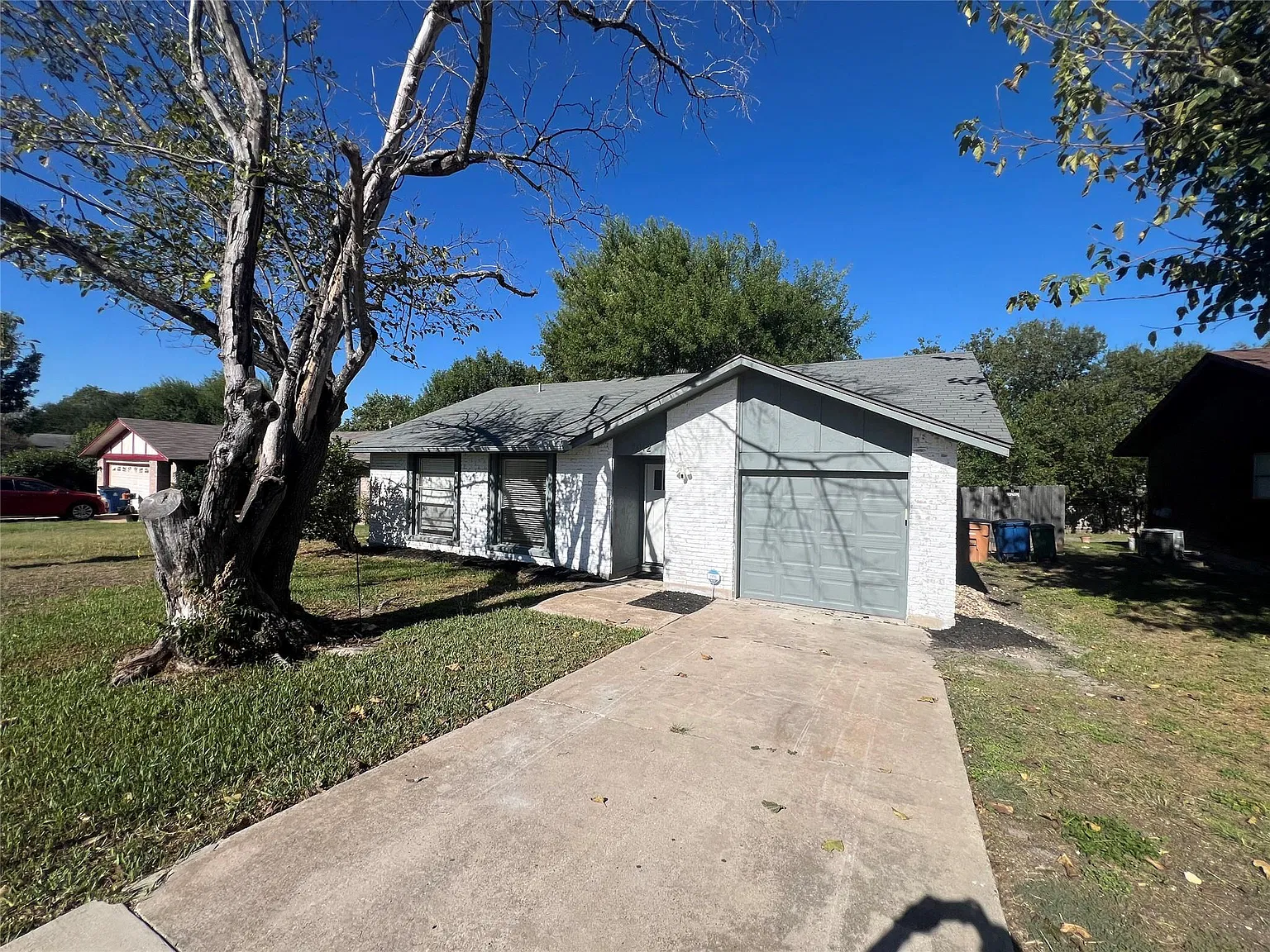 3 bed, 1.5 bath, 999 sqft, $1,975 — Photo 2