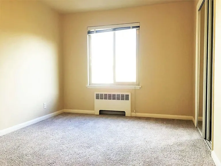 The Summit Apartments — Photo 3
