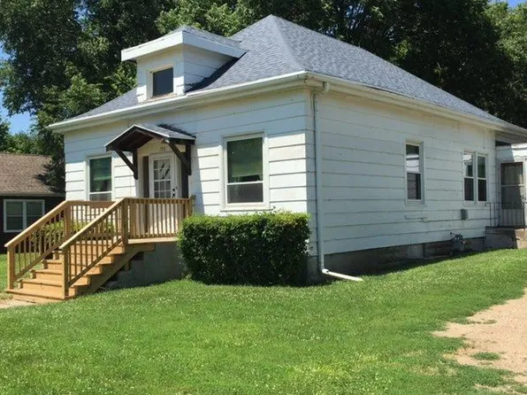 708 E Main St, Vermillion, SD 57069