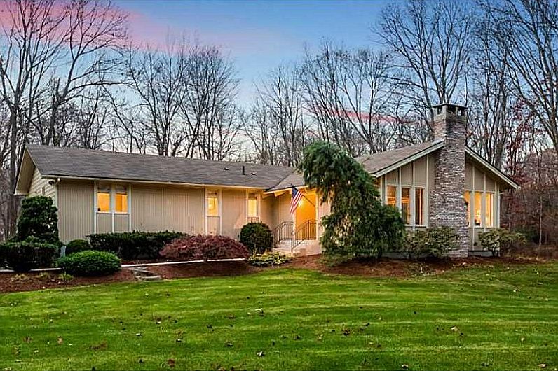 1st image of 131 Varnum Dr