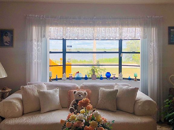 3rd image of 1017 E Dinner Lake Dr