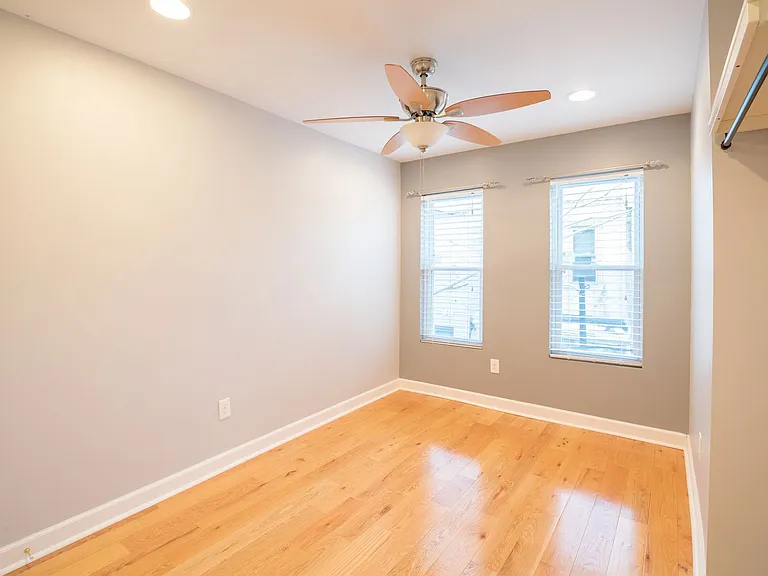 2033 Manton St — Photo 5