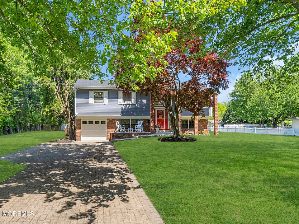 1st image of 93 Woodcrest Drive