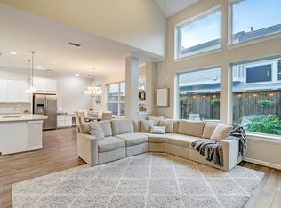 8912 Highgate Ln, Houston, TX 77080