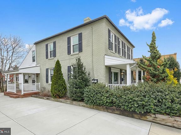 3rd image of 209 N 3rd St