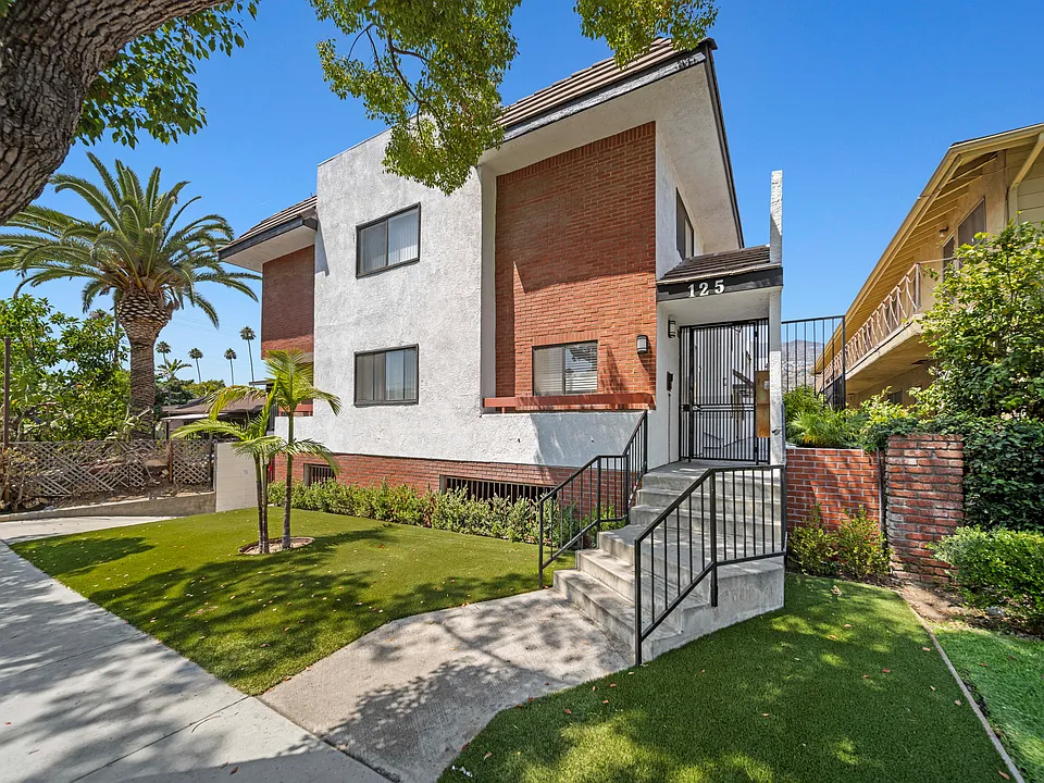 125 E Fairview Ave #203