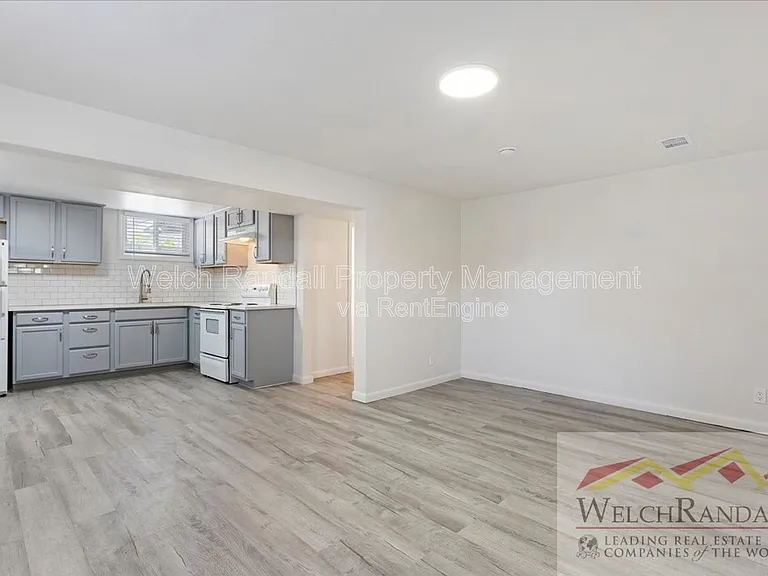 2711 Gramercy Ave #C — Photo 2