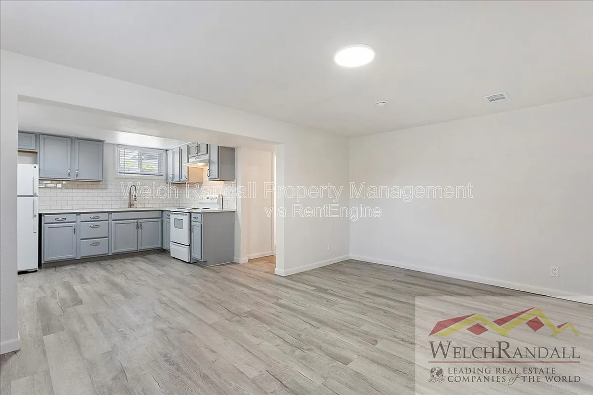 Building Photo - 2711 Gramercy Ave #C