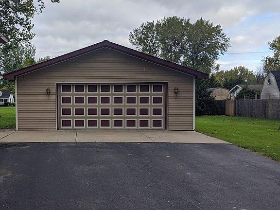 2nd image of 3555 Lincoln St