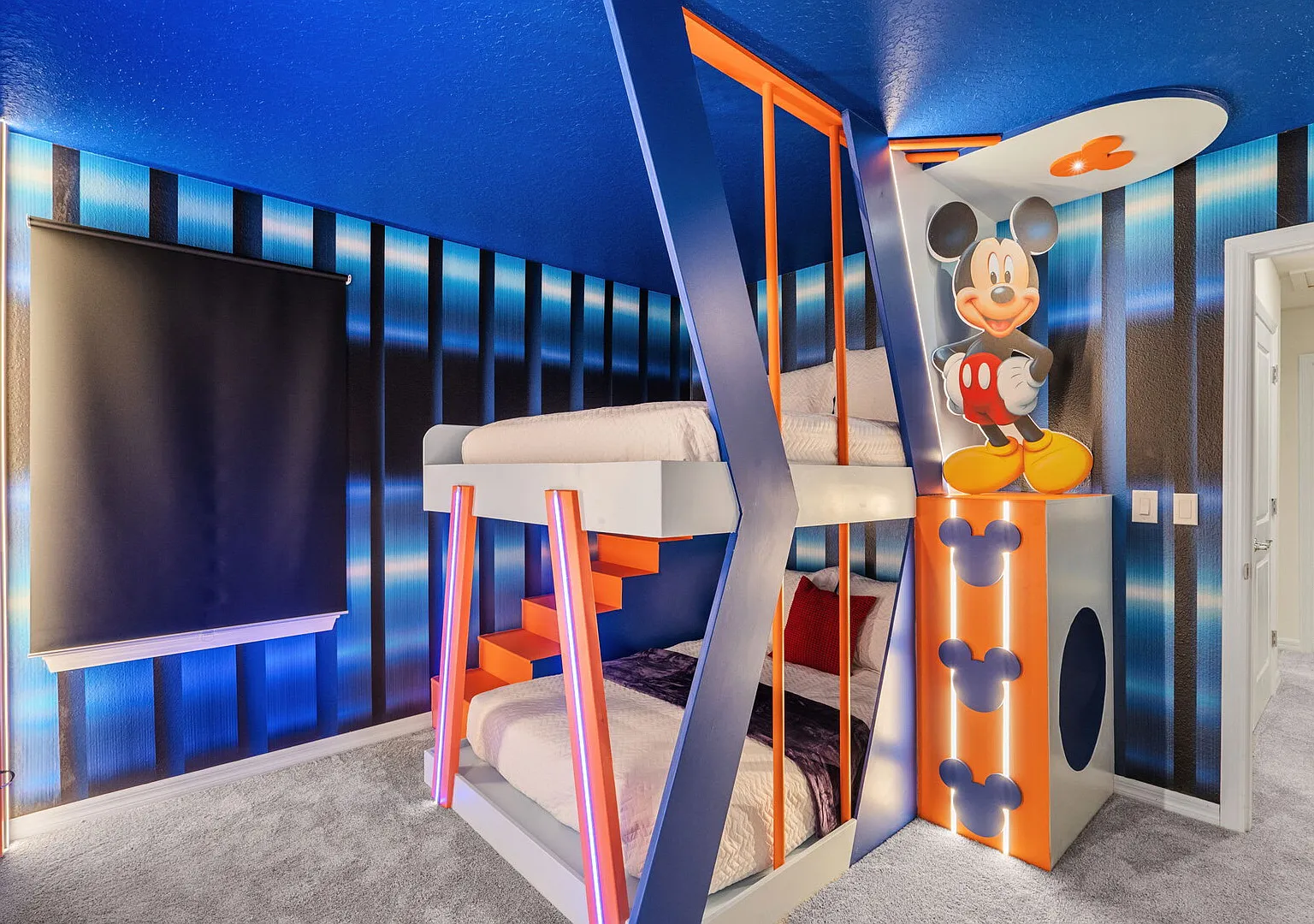 Ultimate 10 Bed Luxury Retreat with Epic Playroom — Photo 4