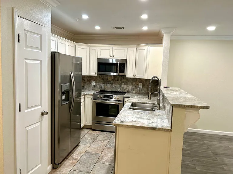 119 Swaying Pine Ct — Photo 3