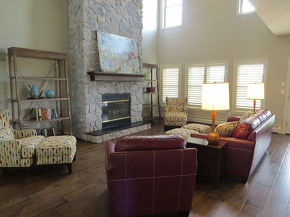 LIVING ROOM W/ FIREPLACE