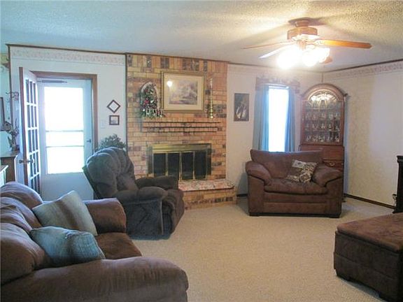 4th image of 2106 Pebblecreek Dr