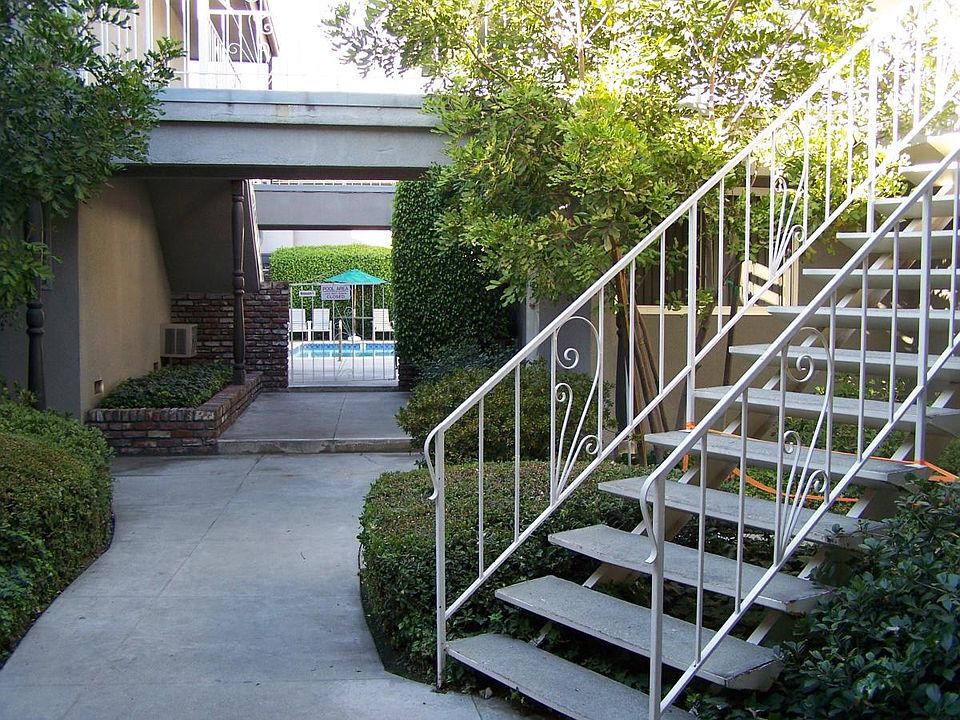 Stairs to #17