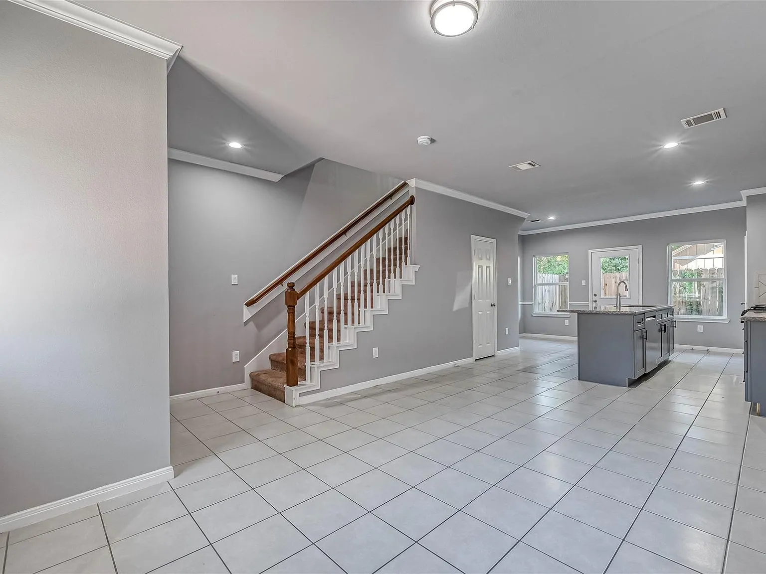 3 bed, 2.5 bath, 1217 sqft, $1,700 — Photo 4