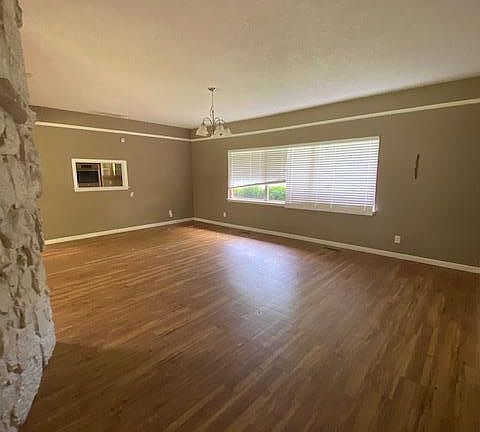 2nd image of 2801 NE Heritage Dr