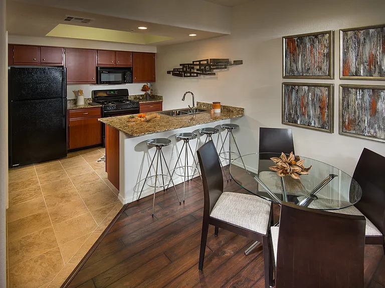 San Palacio Luxury Apartment Community — Photo 19