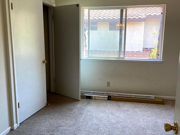 3rd image of 447 Tyndall St APT C
