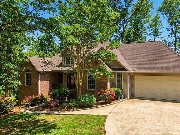 5th image of 553 S Pointe Dr