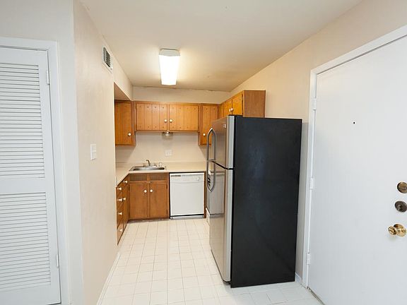 4th image of 3336 W 6th St