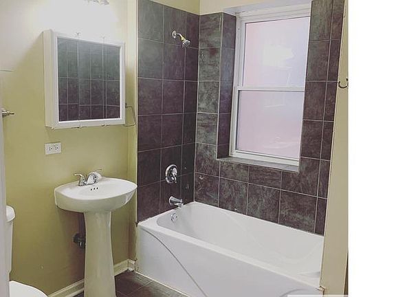 4th image of 7748 S Essex Ave #2