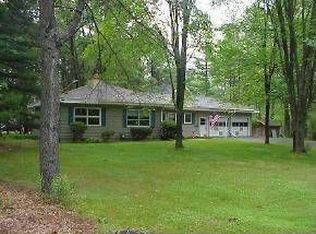 N6592 Lake Dr, Shawano, WI 54166