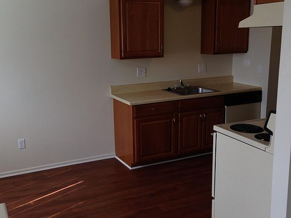 4th image of 18 Stenwick Dr APT E