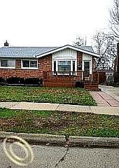 1st image of 450 Cardwell St