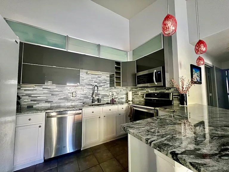3320 Columbine Dr — Photo 2