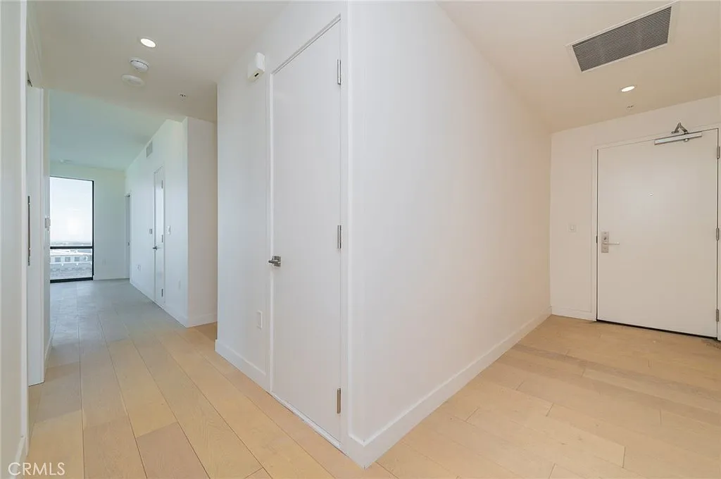 2 bed, 928 sqft, $3,850 — Photo 3