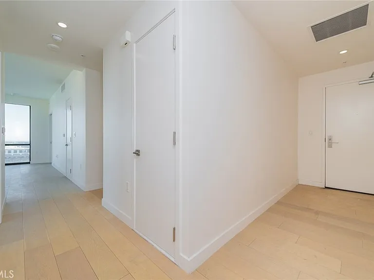 400 S Broadway Ave #1203 — Photo 3