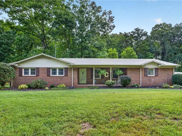 1949 Brook Dr, Asheboro, NC 27205