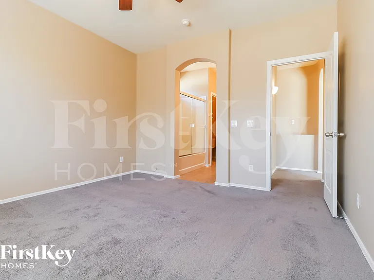 7708 S 68th Dr — Photo 8