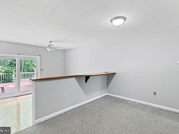 4th image of 360 Park Ln