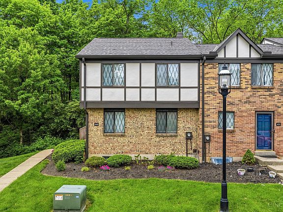3rd image of 449 Dartmouth Cir