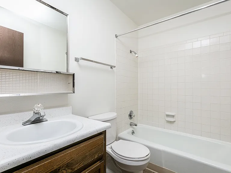 Foxhill Apartments — Photo 60