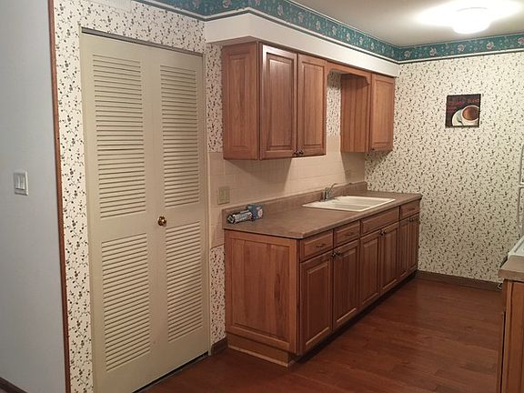 3rd image of 1925 E Oakton St APT 2D