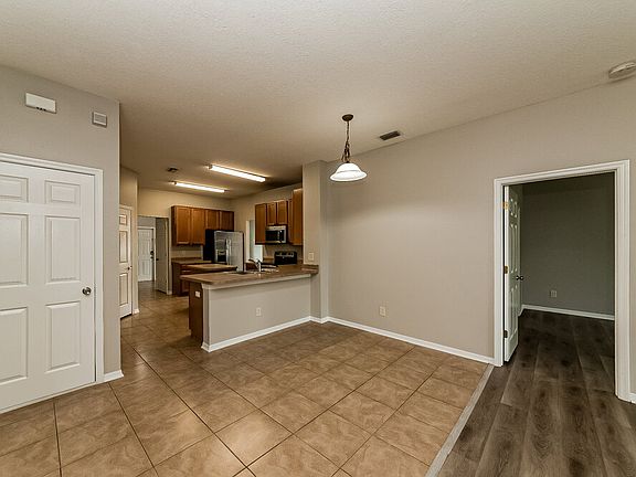 5th image of 9011 40th Ct E