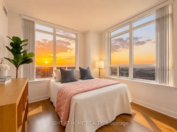 18 Harrison Garden Blvd #2308, Toronto, ON M2N 7J7