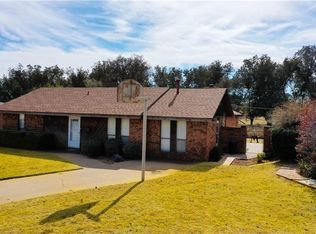 202 Kelly Ave, Elk City, OK 73644