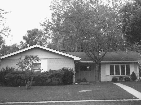 1360 Cooper Rd, Hoffman Estates, IL 60169