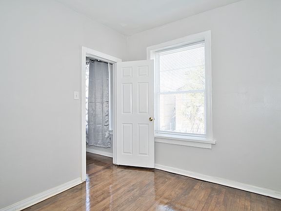 3rd image of 1251 S Kolin Ave