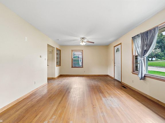 5th image of 306 4th St