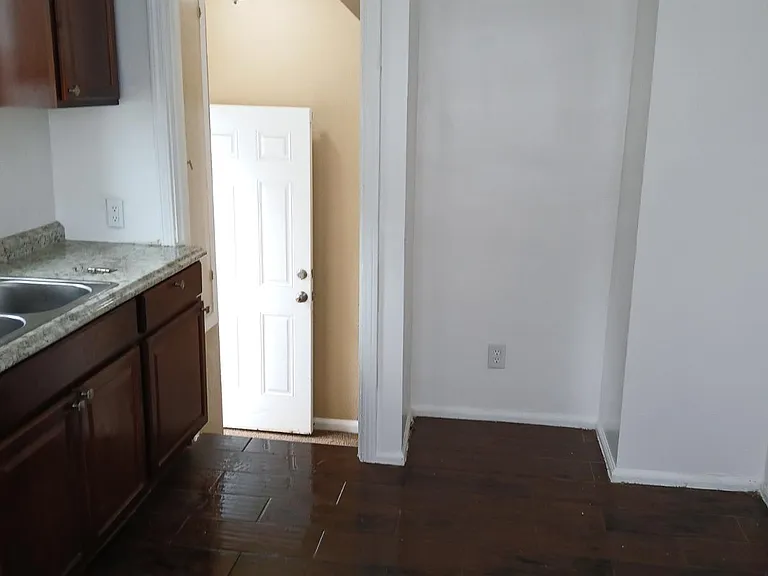 12075 Rossiter Ave — Photo 8