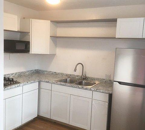 5th image of 22521 Del Valle St APT 1
