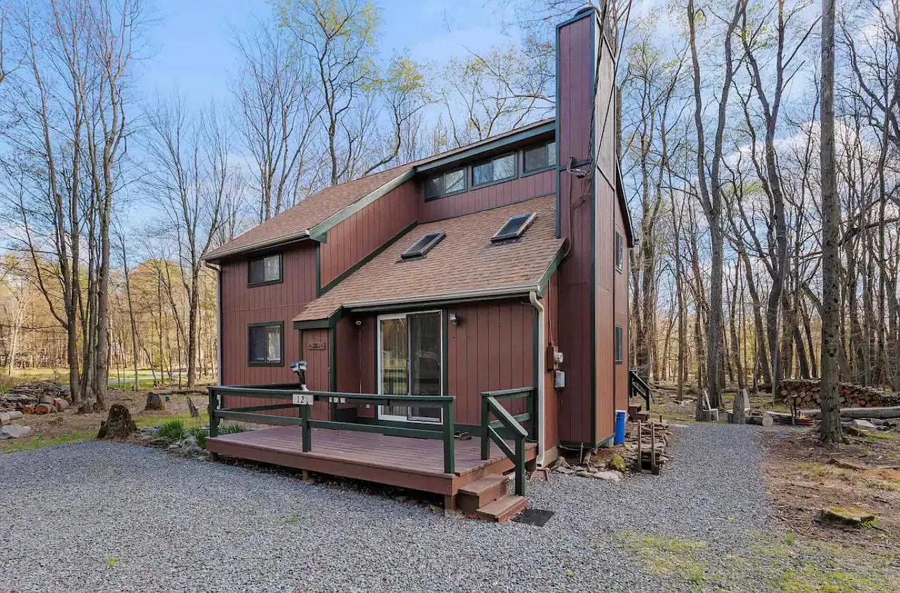 124 Tepee Dr — Photo 1
