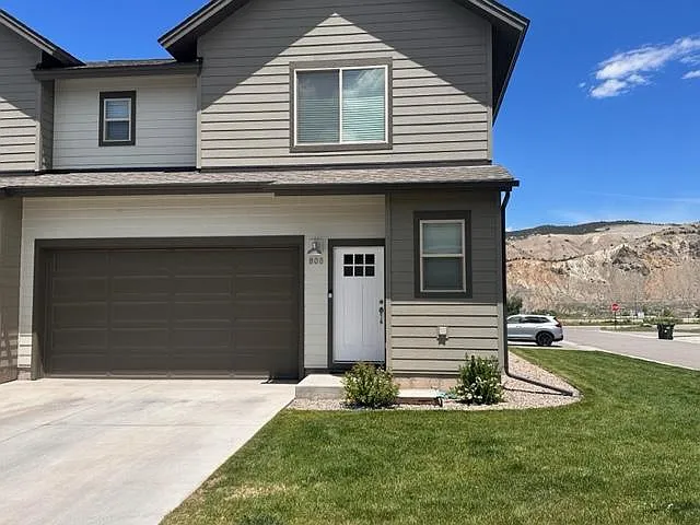808 Chickadee Ln — Photo 1