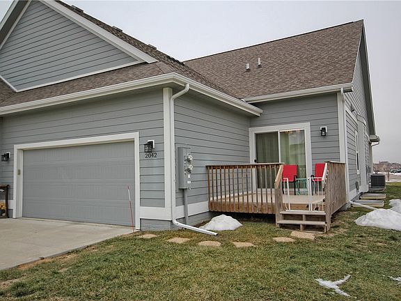4th image of 2042 SW Cascade Falls Dr