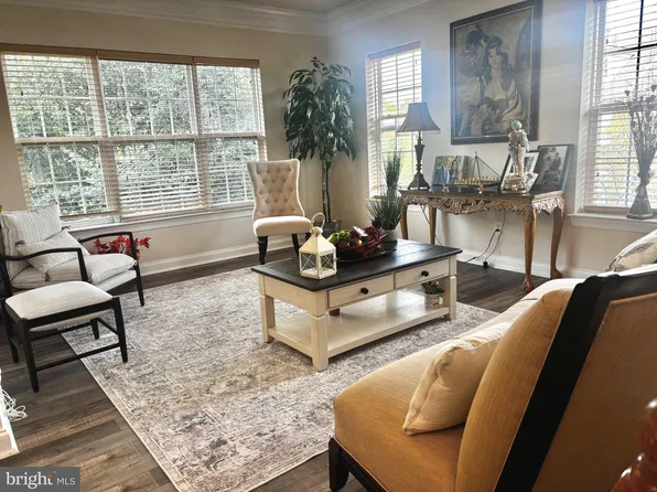 15 Swanton Ln Unit 200, Gaithersburg, MD 20878